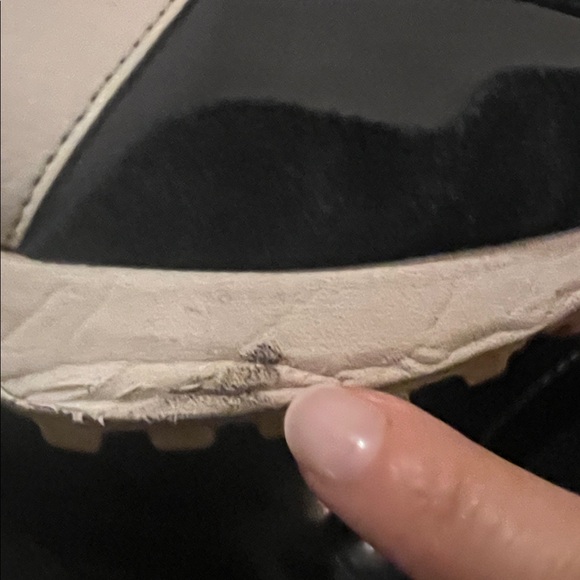 New Balance 327 - Picture 10 of 11